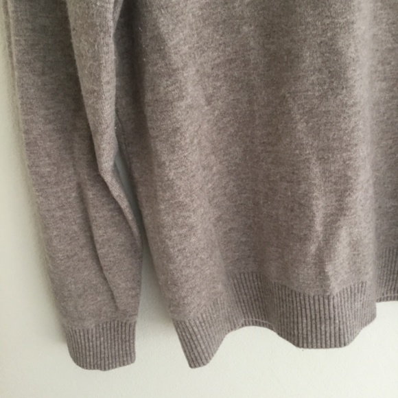 $155!! Hirsch & Timber 100% Wool Light Brown V-Neck Sweater: Women's Large - Picture 4 of 4